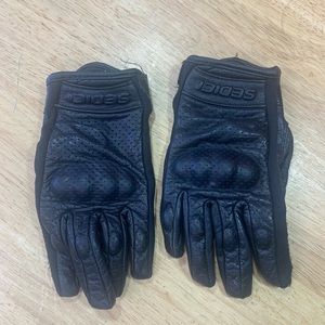 Women’s motorcycle gloves
